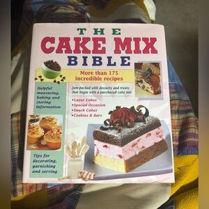 The Cake Mix Bible - More than 175 Recipes - like NEW! Coffee table/baking